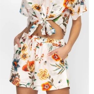 Johnny Was Floral Tie-Front with Elastic Waist Women's Shorts. XL NWT.